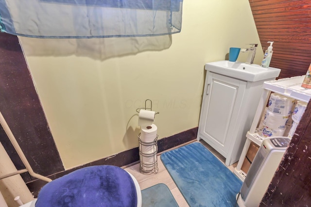 bathroom featuring vanity and baseboards