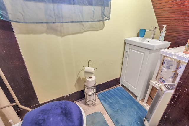 622 S Poplar St, Bucyrus, OH 44820 - bathroom featuring a sink and vaulted ceiling