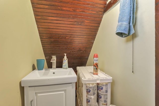 bathroom featuring a sink