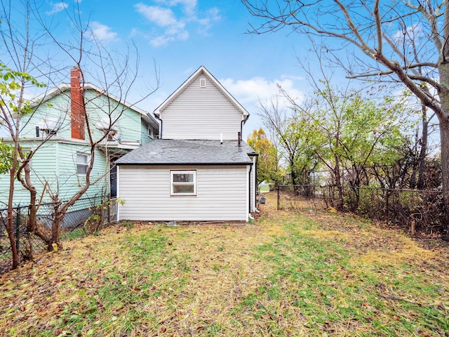 1327 Atcheson St, Columbus, OH 43203 - back of property with a fenced backyard
