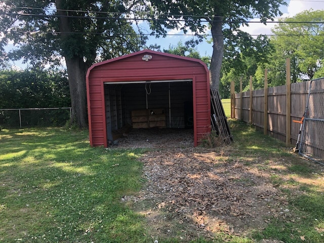 view of outdoor structure with a yard