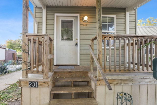 entrance to property featuring covered porch