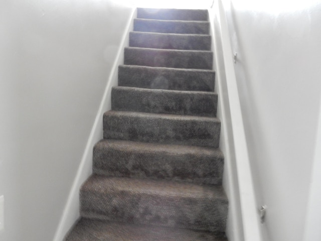 1447 Republic Ave, Columbus, OH 43211 - view of stairway