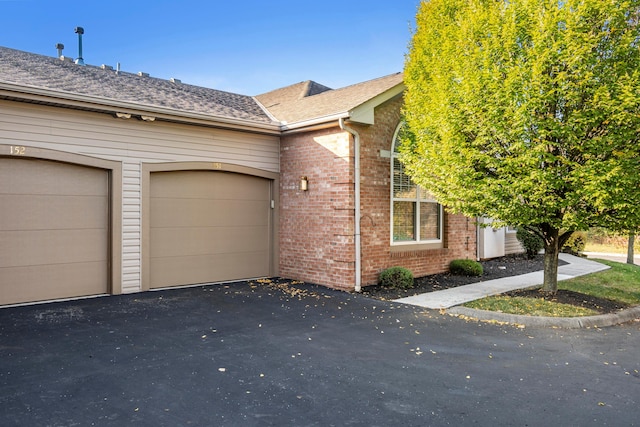 view of front facade with a garage