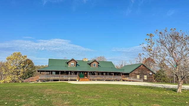 view of front of home featuring a front yard