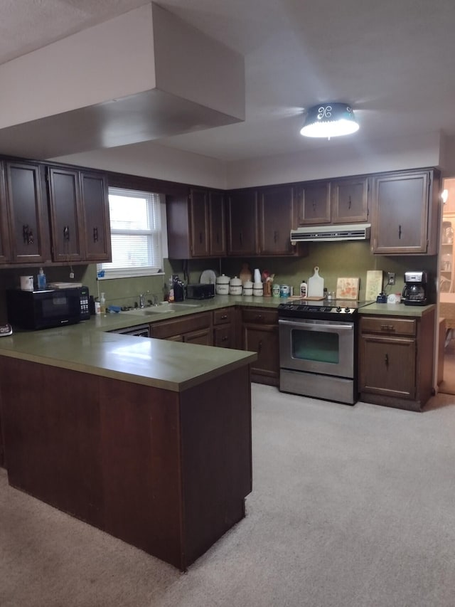 kitchen with light carpet, sink, stainless steel stove, dark brown cabinets, and kitchen peninsula