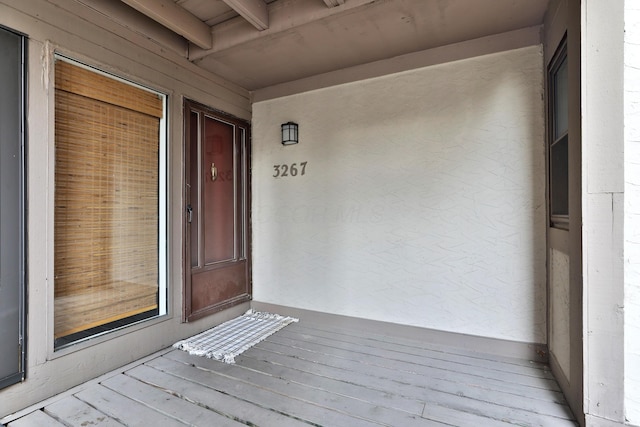 entrance to property featuring a porch