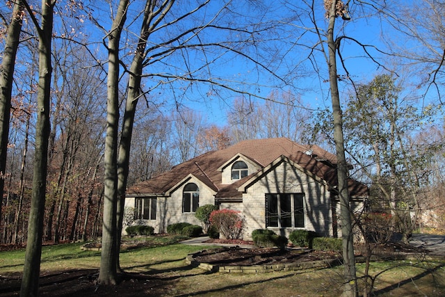 view of front of house with a front yard