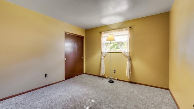 unfurnished room featuring carpet