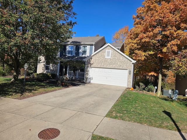 view of front of house featuring a front lawn