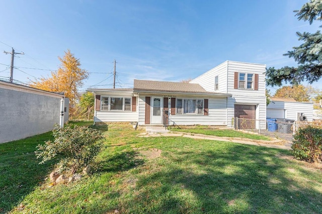 view of front of property featuring a front yard and a garage