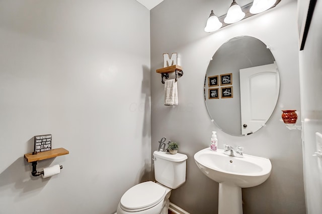 bathroom featuring toilet and sink