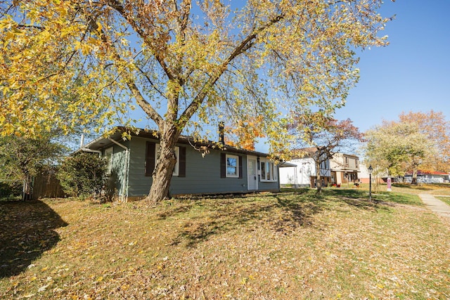 view of front of house featuring a front yard