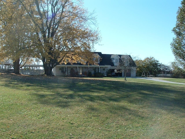 view of front of property with a front yard