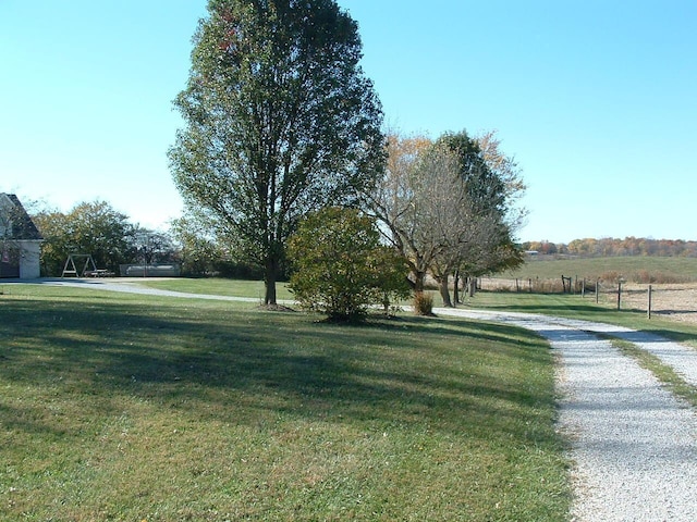 view of yard featuring a rural view