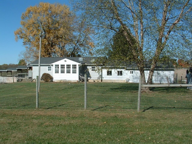 view of front of property with a front yard