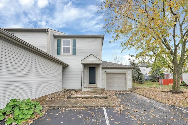 view of front property featuring a garage