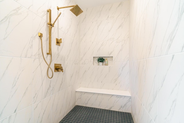 bathroom featuring a tile shower