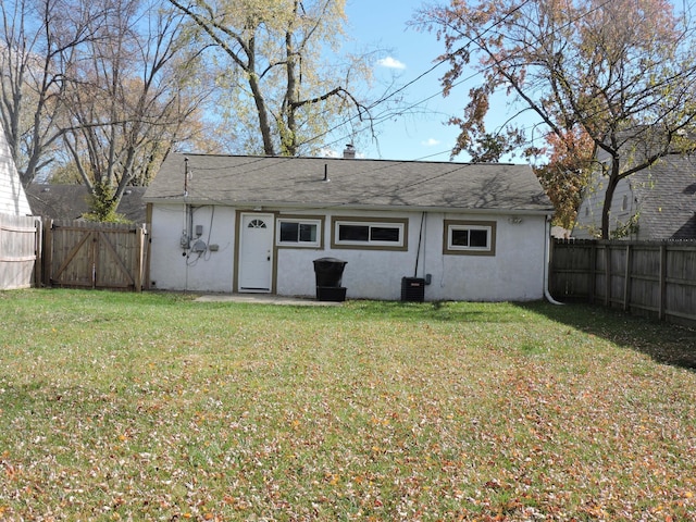 view of outdoor structure featuring central AC unit and a yard