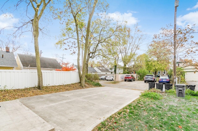 35 E Arcadia Ave, Columbus, OH 43202 - view of yard featuring concrete driveway