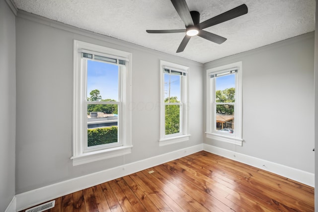 35 E Arcadia Ave, Columbus, OH 43202 - spare room featuring a textured ceiling, ceiling fan, and wood-type flooring
