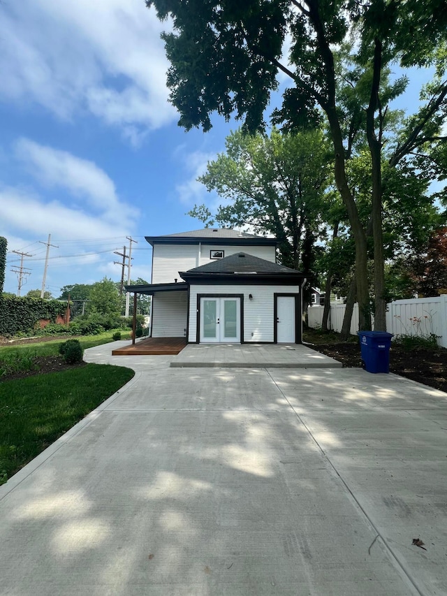 35 E Arcadia Ave, Columbus, OH 43202 - view of front of home with french doors and driveway