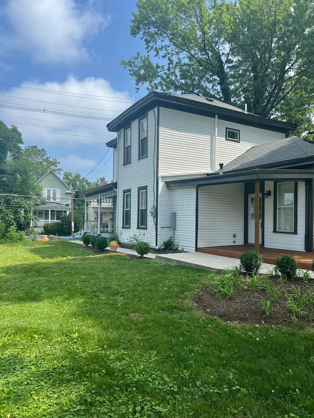 35 E Arcadia Ave, Columbus, OH 43202 - view of front of property featuring a porch and a front lawn