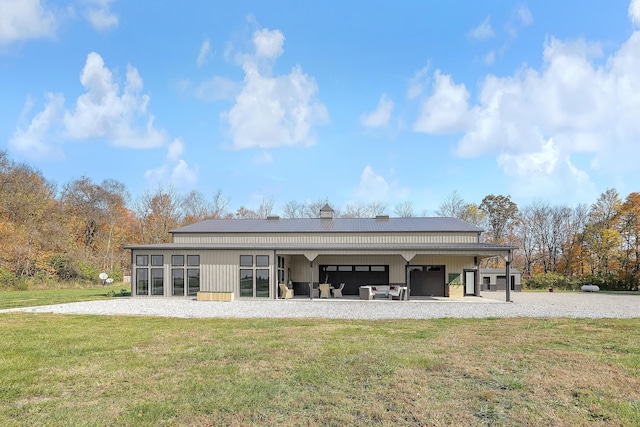 exterior space featuring a lawn