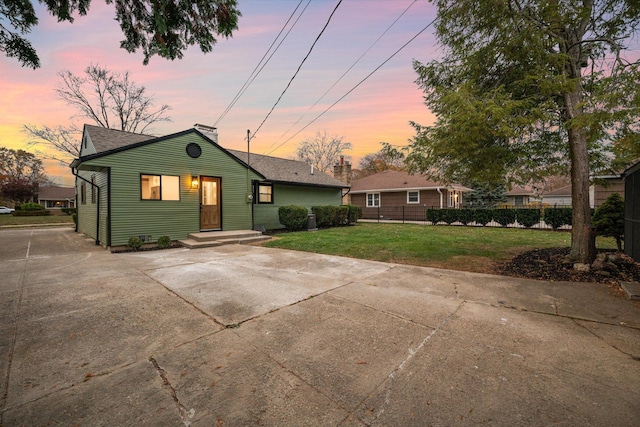 single story home with a lawn