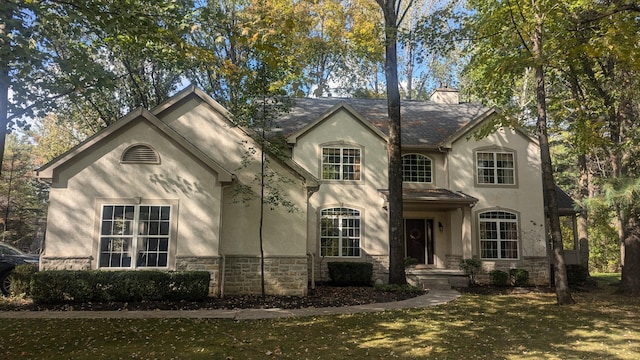 view of front of house with a front lawn