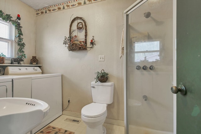 760 Henpeck Rd, Utica, OH 43080 - full bath with washer and clothes dryer and a shower stall