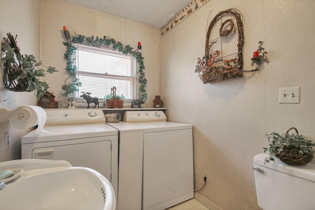 760 Henpeck Rd, Utica, OH 43080 - laundry room featuring washer and clothes dryer and a textured ceiling
