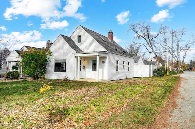 view of front of property with a front lawn