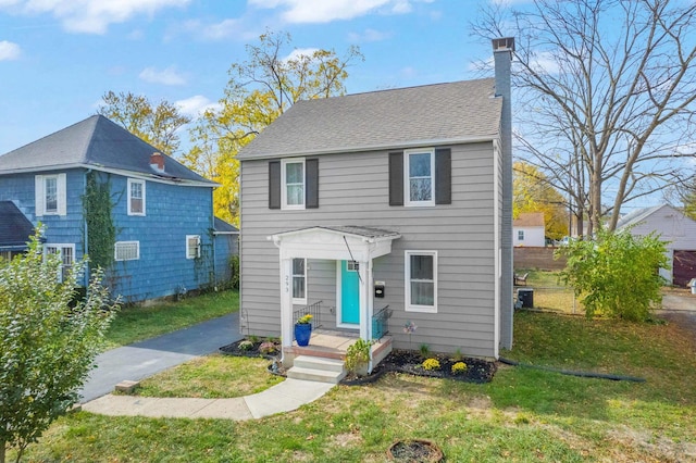 view of front of home featuring a front yard