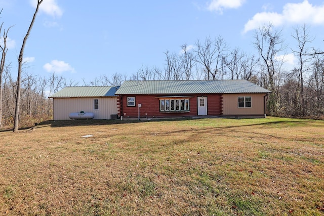 ranch-style house featuring a front lawn