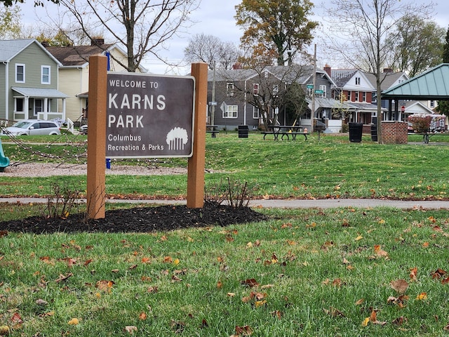 surrounding community featuring a yard and a residential view