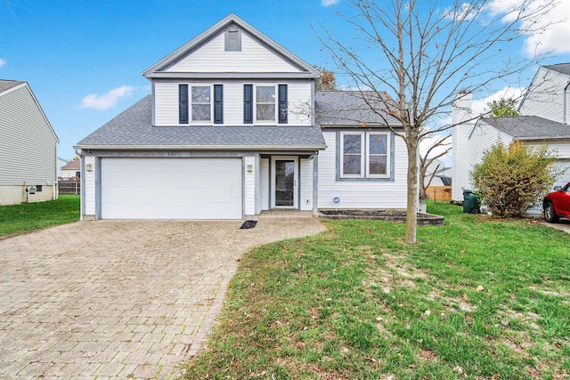 view of front of property featuring a front yard