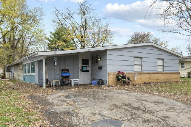 exterior space featuring a carport