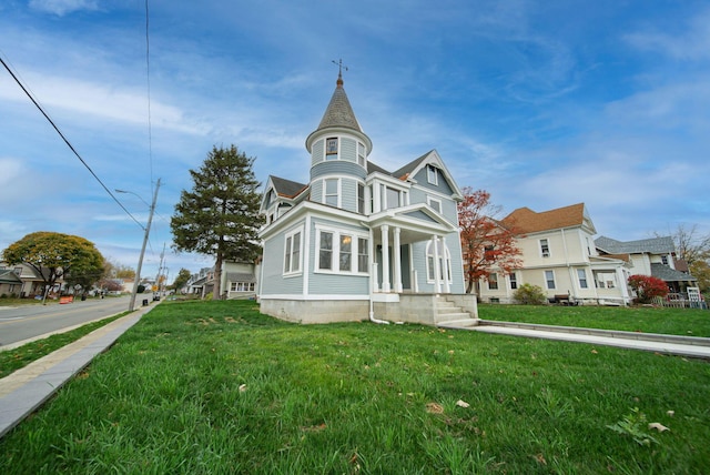 view of front of home with a front lawn