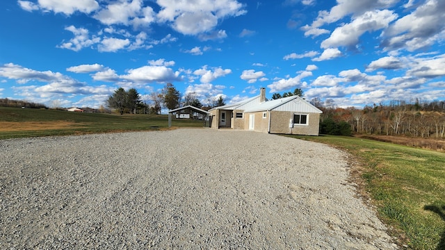 view of front of property with a front lawn