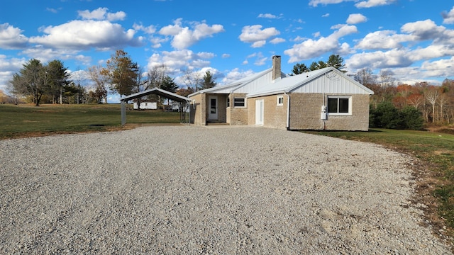 ranch-style home with a front lawn