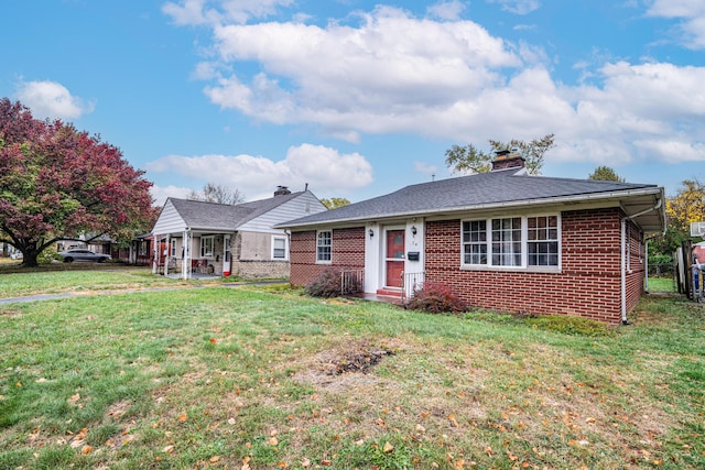 view of front of home featuring a front lawn