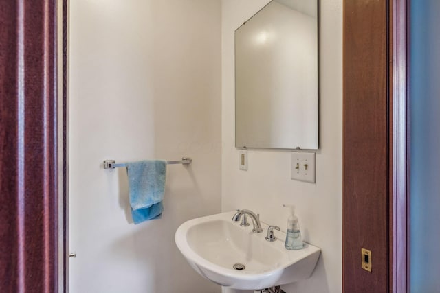 bathroom featuring sink