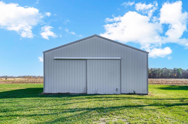 view of outdoor structure with a yard