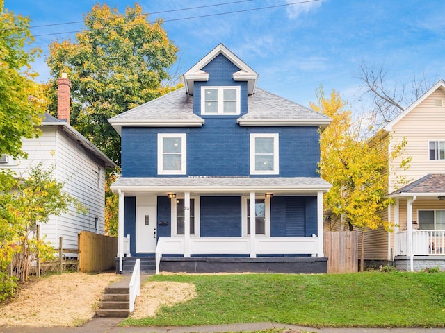 front facade featuring a front yard and covered porch