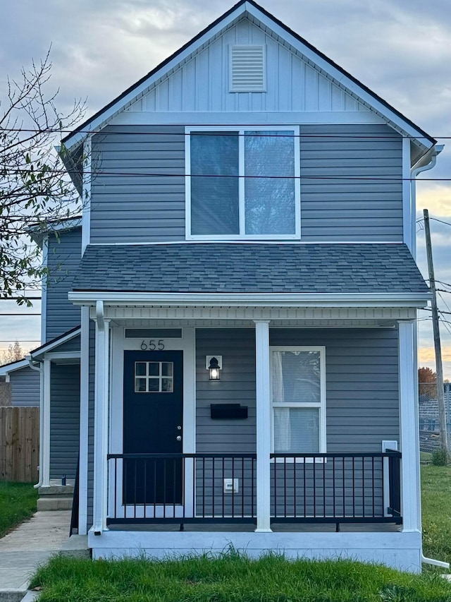 view of front of property featuring a porch