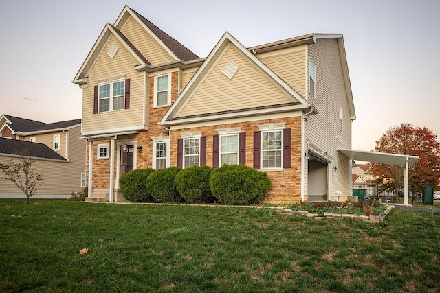 view of front of house featuring a yard