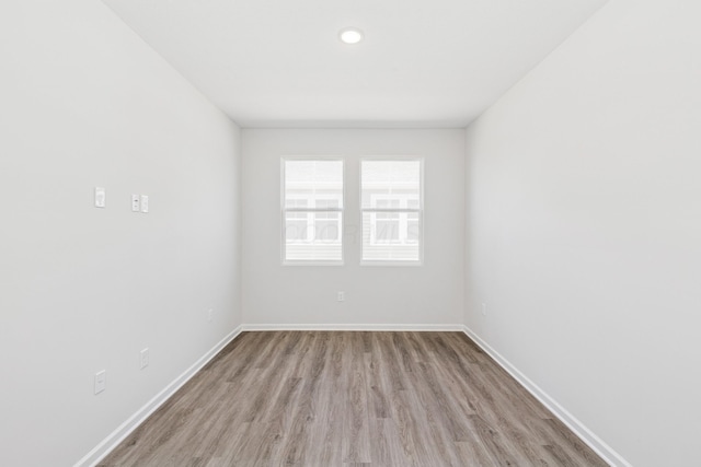 800 Heritage Blvd, Delaware, OH 43015 - empty room with recessed lighting, baseboards, and wood finished floors