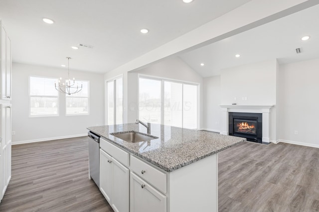 800 Heritage Blvd, Delaware, OH 43015 - kitchen featuring a sink, an inviting chandelier, recessed lighting, and dishwasher