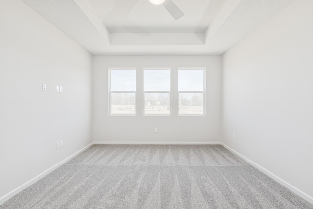 800 Heritage Blvd, Delaware, OH 43015 - carpeted empty room featuring a raised ceiling, ceiling fan, and baseboards